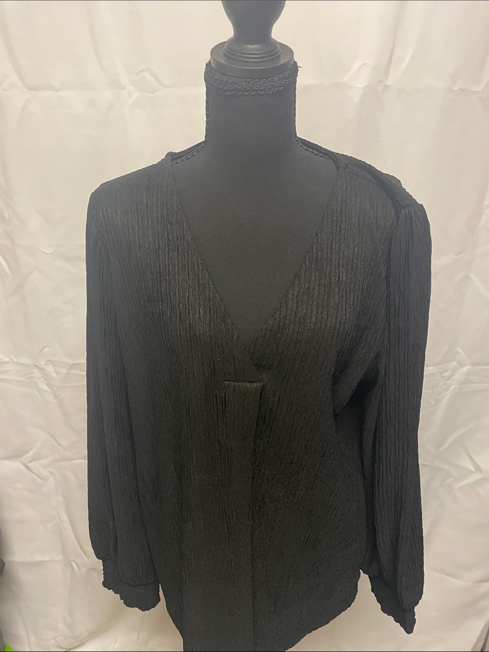 JODIFL Black V-Neck Long Sleeve Blouse